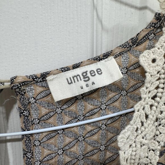 UMGEE Wome'n‎ Top M With Embroidery Lace In Front Printed & Solid Fabric BOHO - Picture 4 of 8